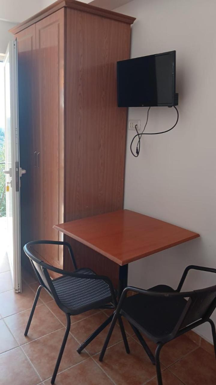 Guesthouse Mateo Dhërmi Habitación foto
